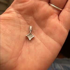 Diamond pendant, 14 k white gold